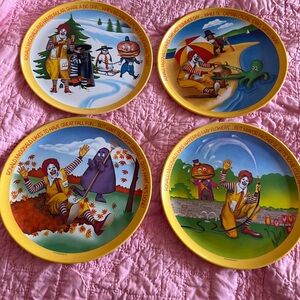 1977 Vintage Seasons Ronald
McDonald's 37 Plates by Lexington USA